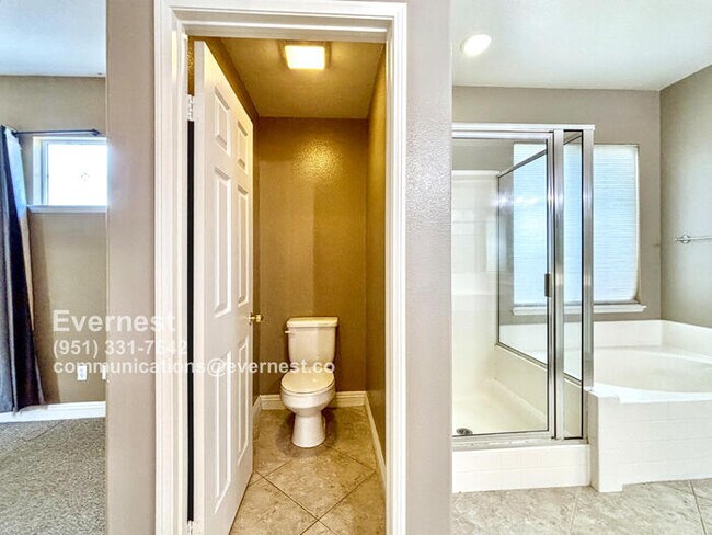 Building Photo - Beautiful 3-Bedroom Home with Fireplace an...