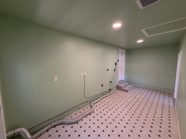 Building Photo - 3 Bedroom | 2 Bathroom | Single family home in Golf Course Terrace
