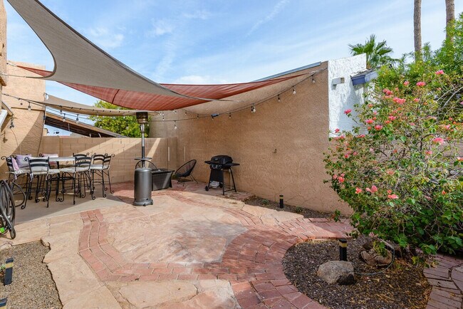 Building Photo - 2041 N 87th Way