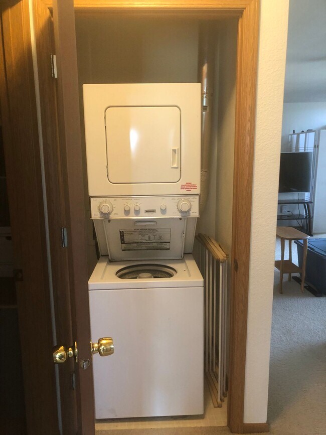 Building Photo - Parkside Village Apartment Homes in Mayville, WI