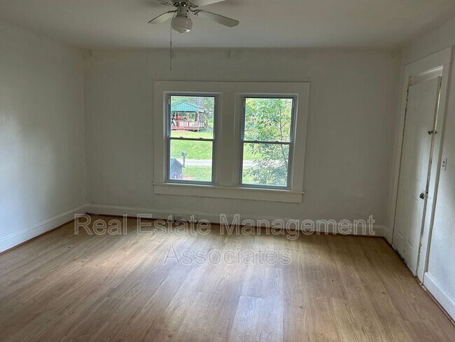 Building Photo - 1102 Meriwether St