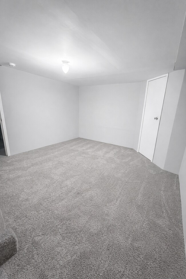 Building Photo - Home with Modern Kitchen, Finished Basement & Backyard Deck