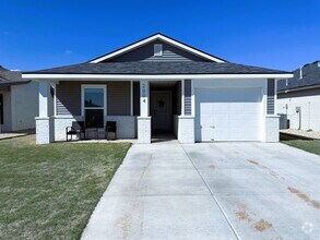 Building Photo - Stunning Two Bedroom Home In Bell Farms!