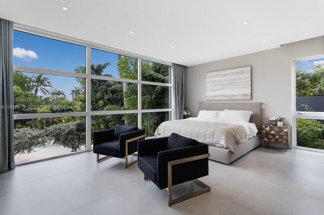 Building Photo - 1379 N Venetian Way