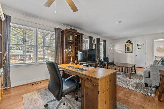 Building Photo - 2125 Forest Hills Dr
