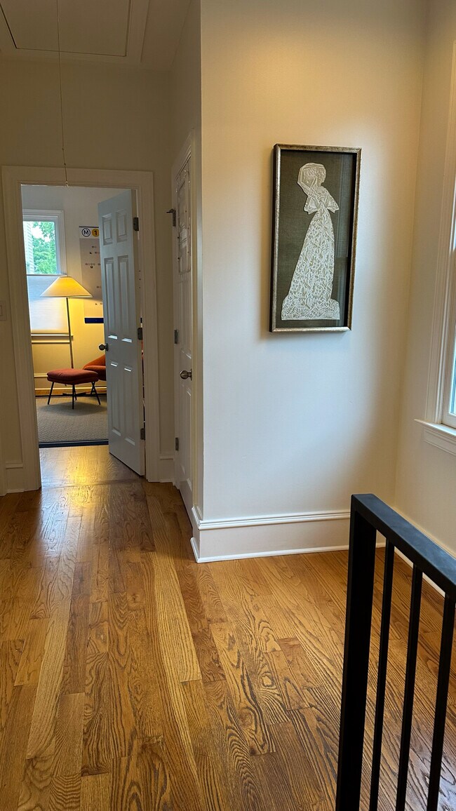 Building Photo - 64 Daniel St SE