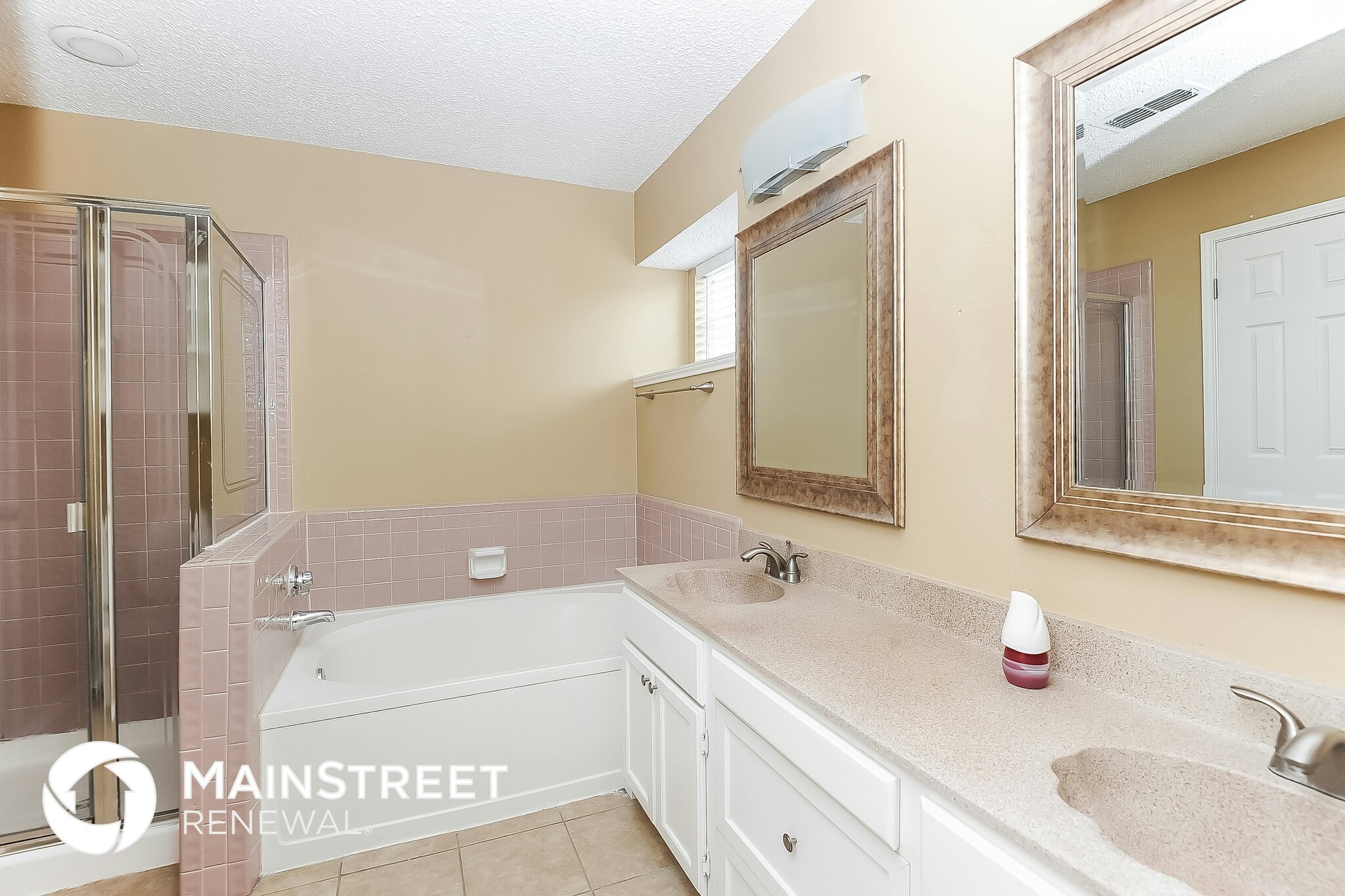 Building Photo - 2411 Bennington Dr