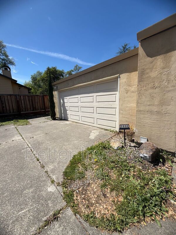 Building Photo - 2808 Tachevah Dr