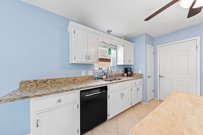 Building Photo - 4 bedroom in Bluewater Bay!