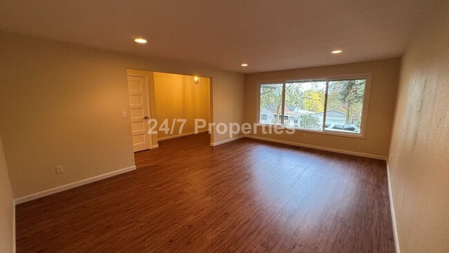 Building Photo - Spacious, Open-Concept 3 Bedroom West Linn Home