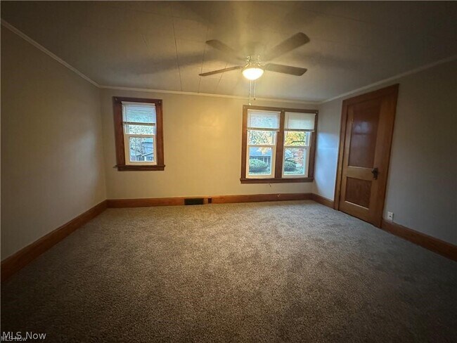 Building Photo - 1101 Estelle Ct SE