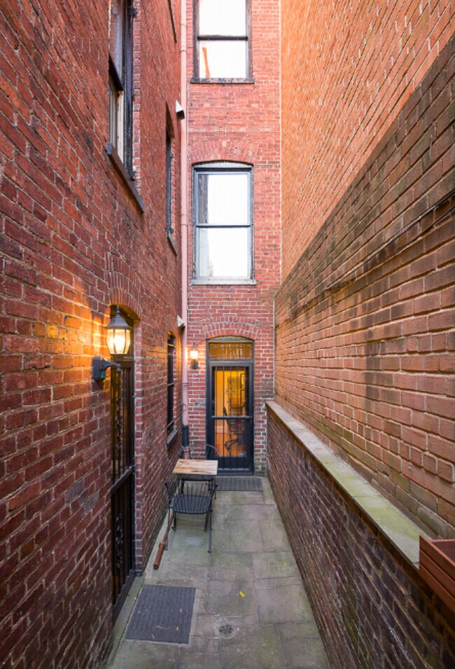Building Photo - 1738 19th St NW