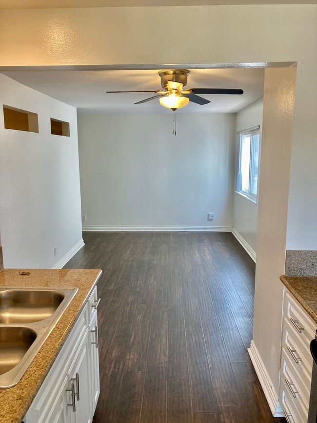 Building Photo - 1 Bedroom Just Blocks From the Ocean
