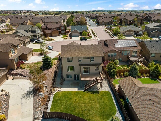 Building Photo - Evolve Real Estate: Meticulous and Luxurious 4 Bedroom + Office + Finished Basement on A Double C...