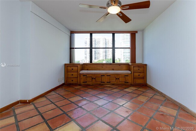 Building Photo - 1925 Brickell Ave