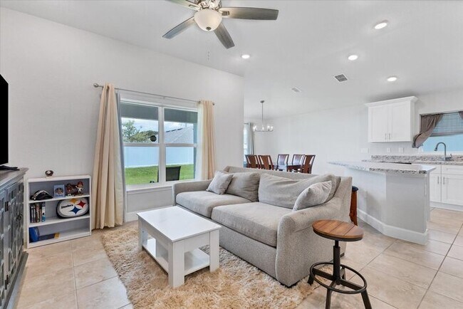 Building Photo - Welcome in to this beautiful Unfurnished -...