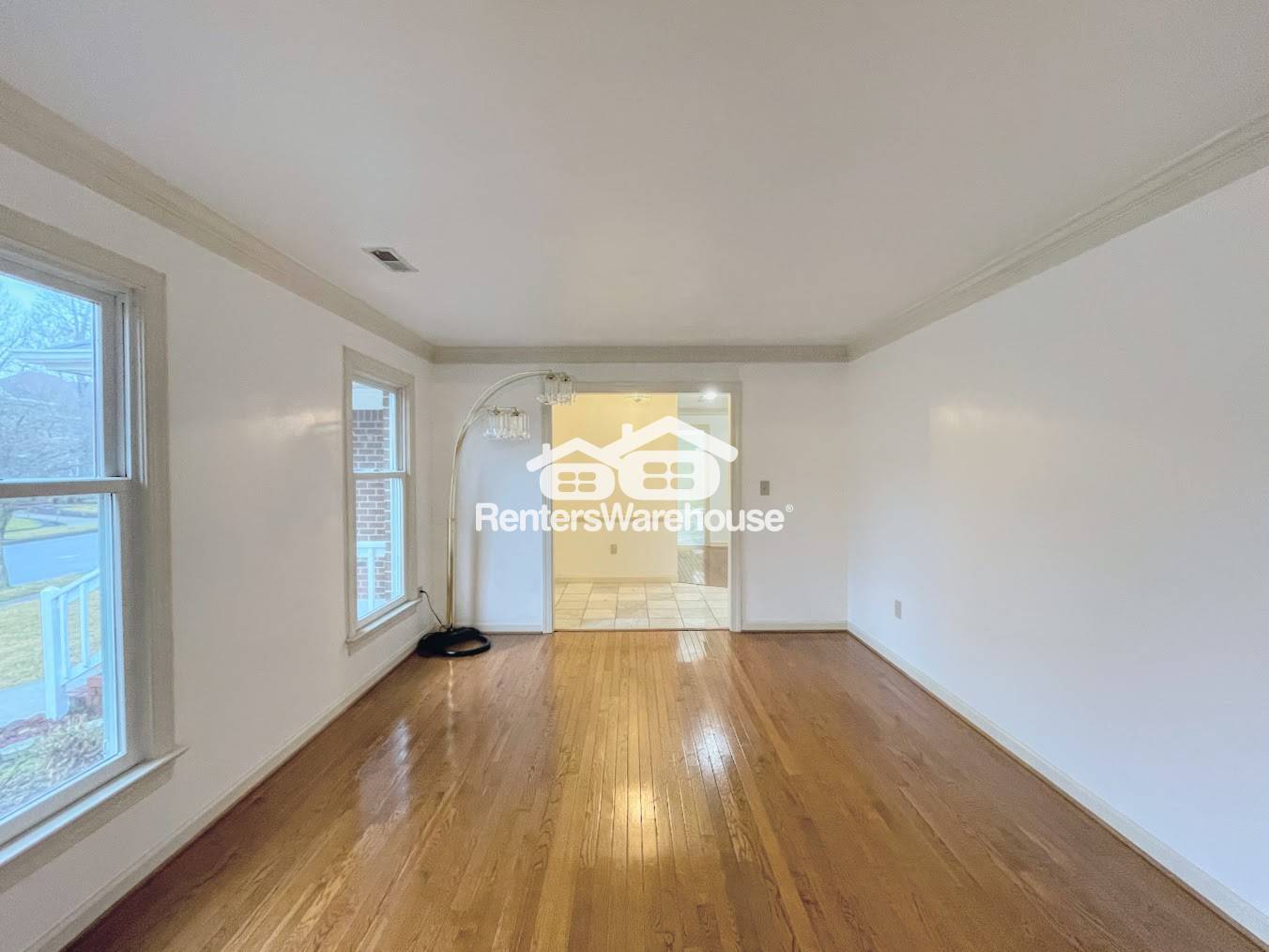 Building Photo - 352 Peace Haven Dr