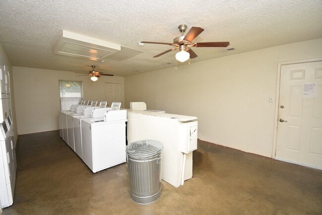 Building Photo - 100 Sunset St