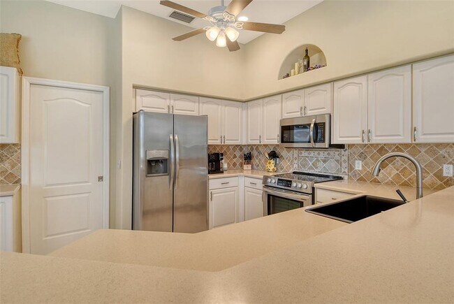 Building Photo - 9477 Cedar Ridge Ln