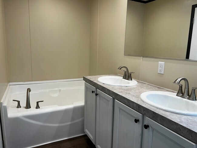 Building Photo - 709 N Collins Fwy