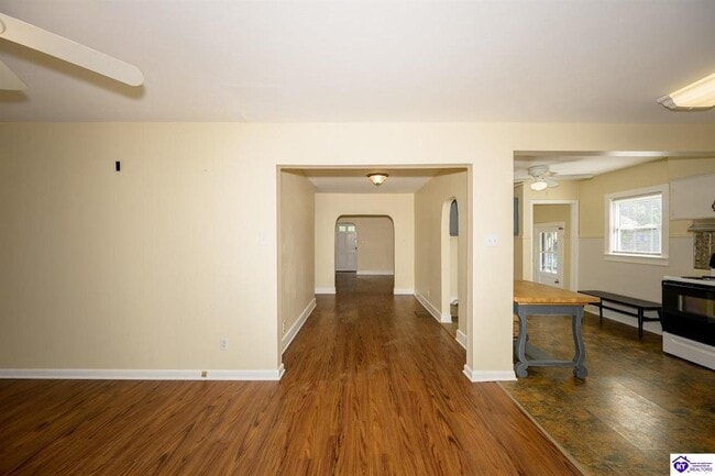 Building Photo - 216 N Mantle Ave