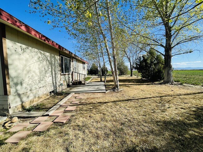 Building Photo - 852 Dodge Ln