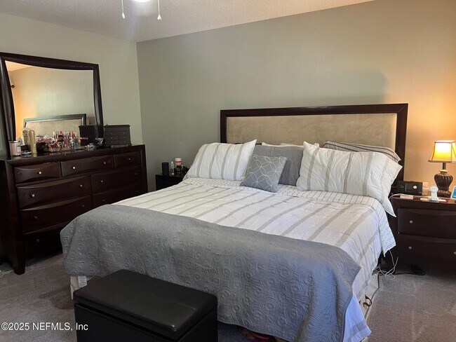 Building Photo - 385 Scrub Jay Dr