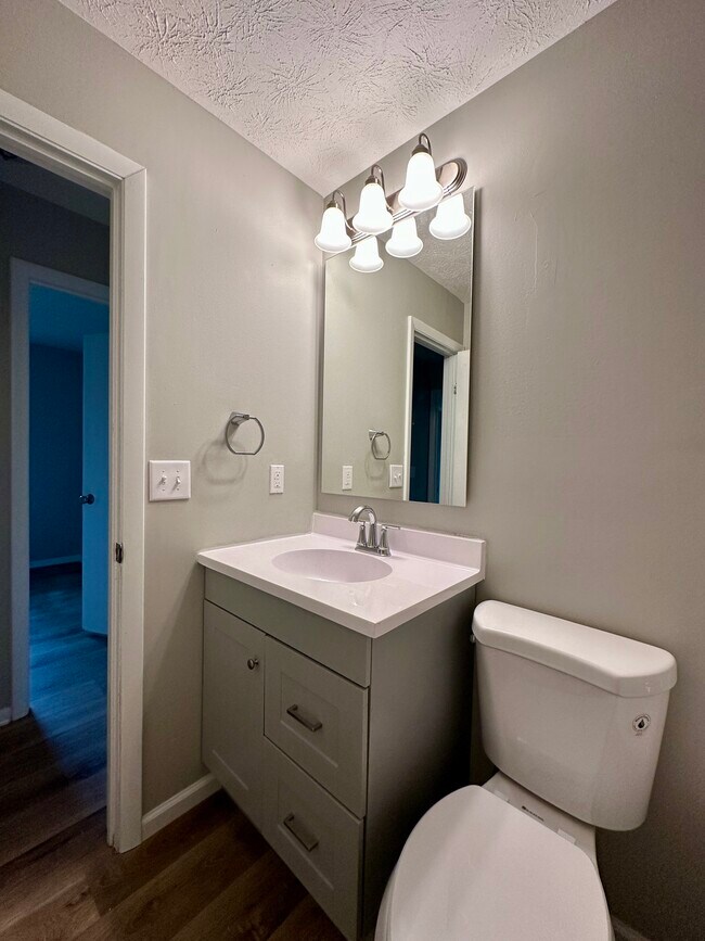 Building Photo - 120 Cavalry Ct