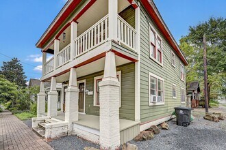 Building Photo - Stunning 1920´s Duplex located in the Hear...