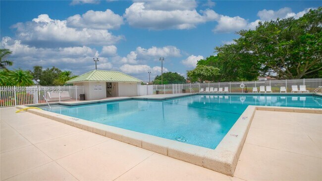 Building Photo - 11101 SW 15th Manor