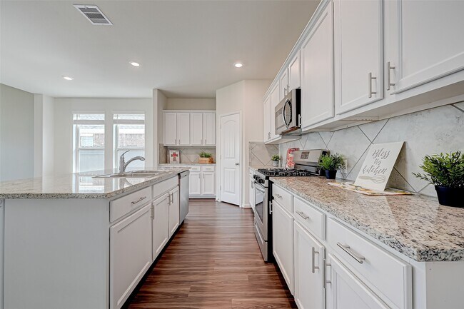 Building Photo - 30822 Lake Spur Mnr