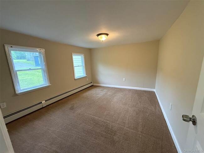 Building Photo - 10 Crans Rd