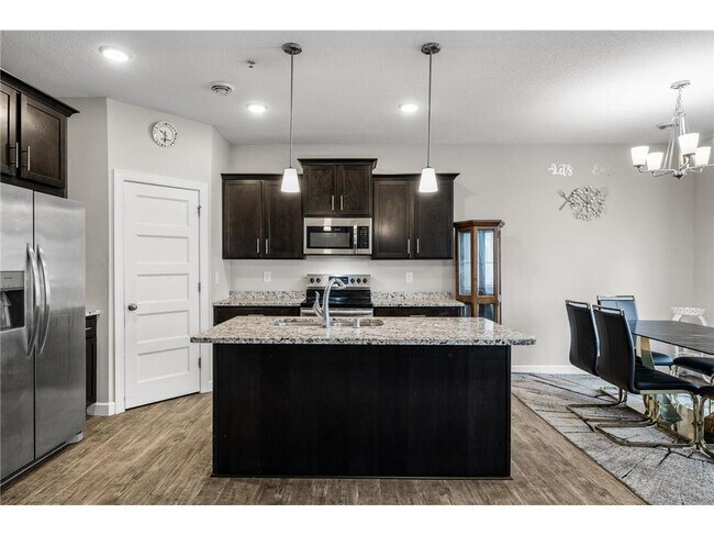 Building Photo - 2117 Cleveland Ln S