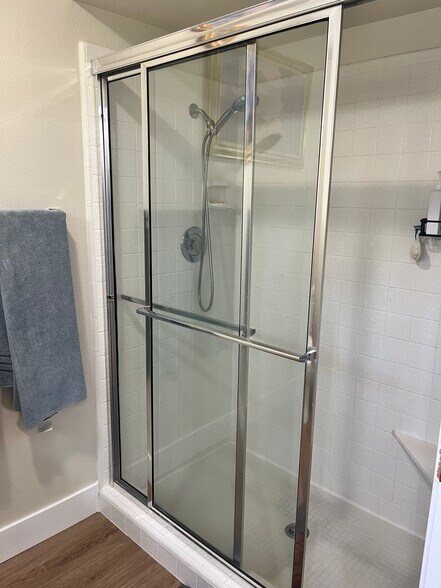 Primary Walkin Shower - 1876 Leisure World