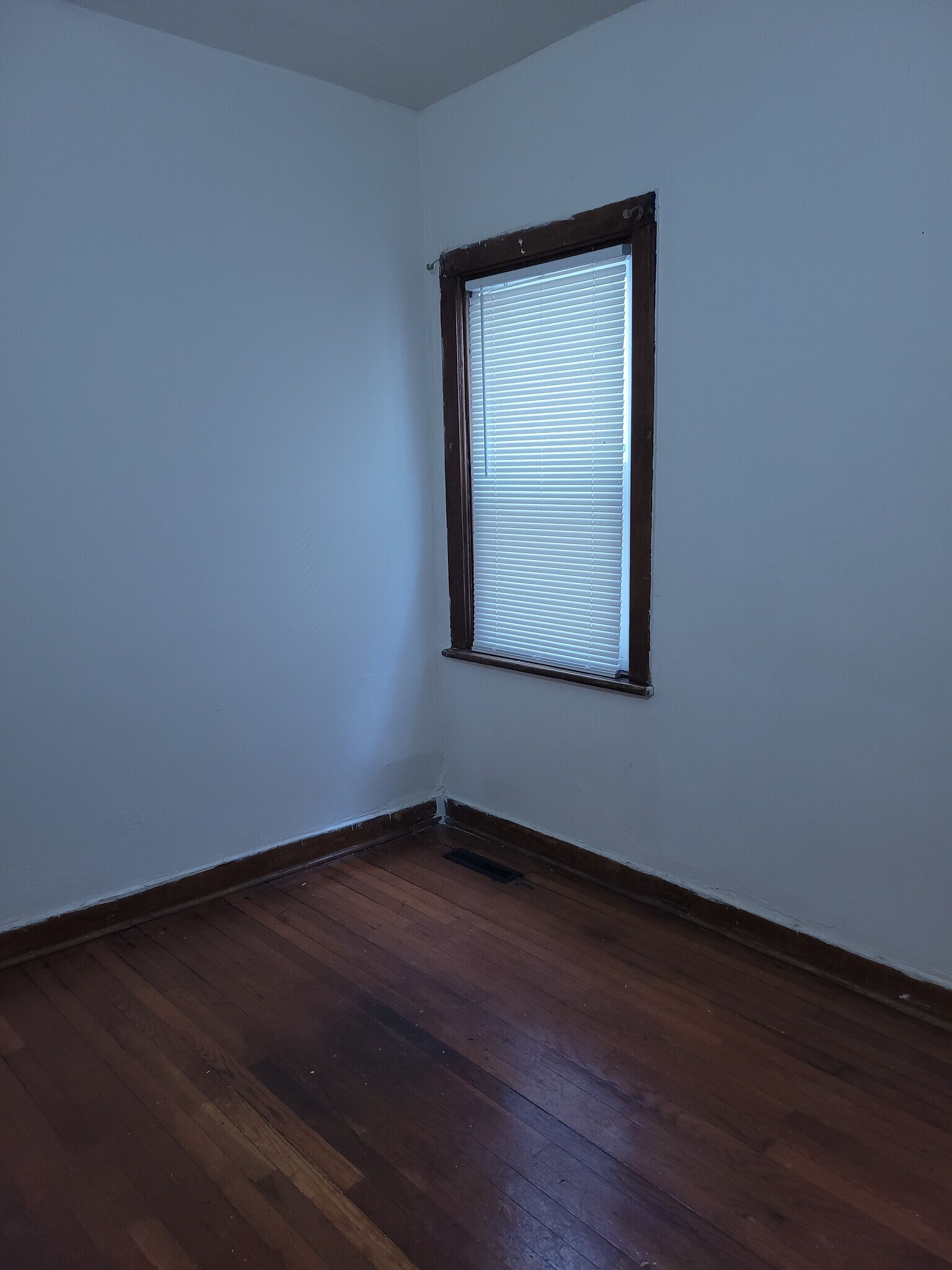 Front bedroom - 250 2nd St