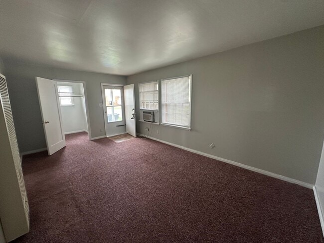 Building Photo - 1 bed, 1 bath, Duplex