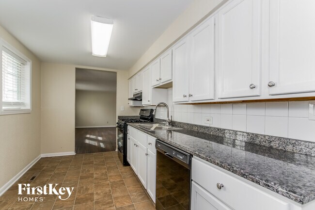 Building Photo - 728 Jackson Ave