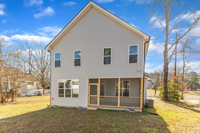 Building Photo - Brand New 4 Bedroom Home - Walk to Downtow...