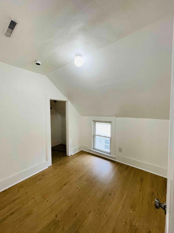 Building Photo - 2051 W 45th St