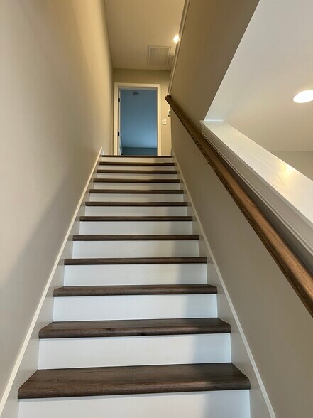 Building Photo - 4016 Laughing Brook Way