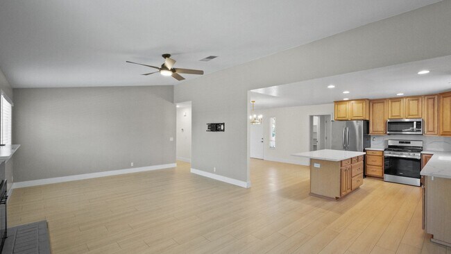 Building Photo - 3 Bedroom Home in Vacaville