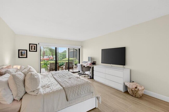 Building Photo - 5851 Camino Del Sol