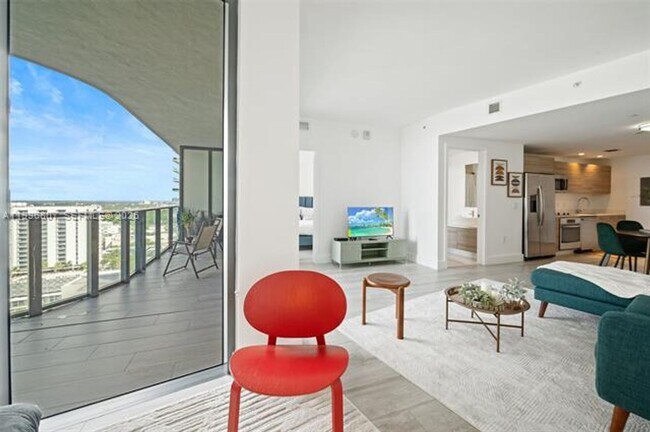 Building Photo - 121 NE 34th St