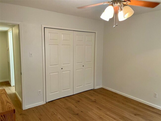 Building Photo - 3809 N Braeswood Blvd