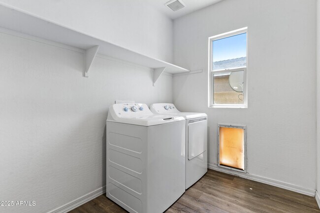 Building Photo - 390 S Verdad Ln