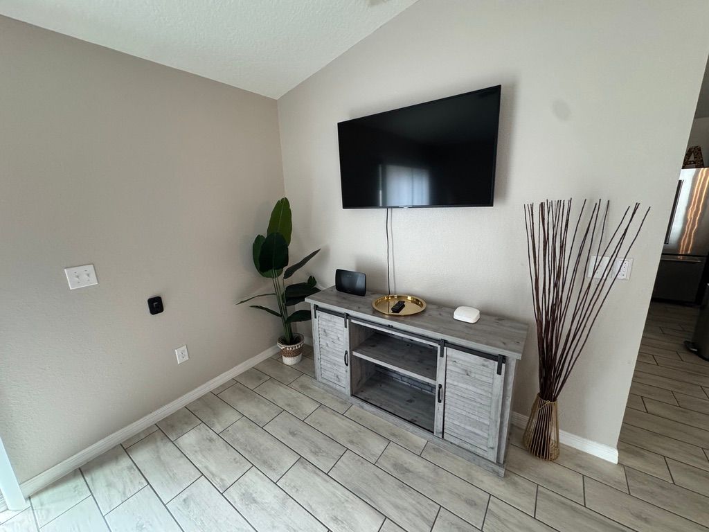 Building Photo - 604 Bullrush Ct