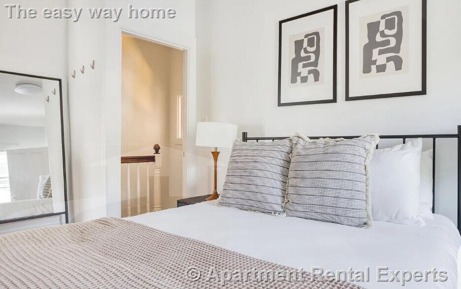 Building Photo - 32 Healey St