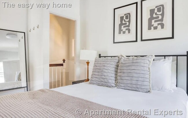 Building Photo - 32 Healey St