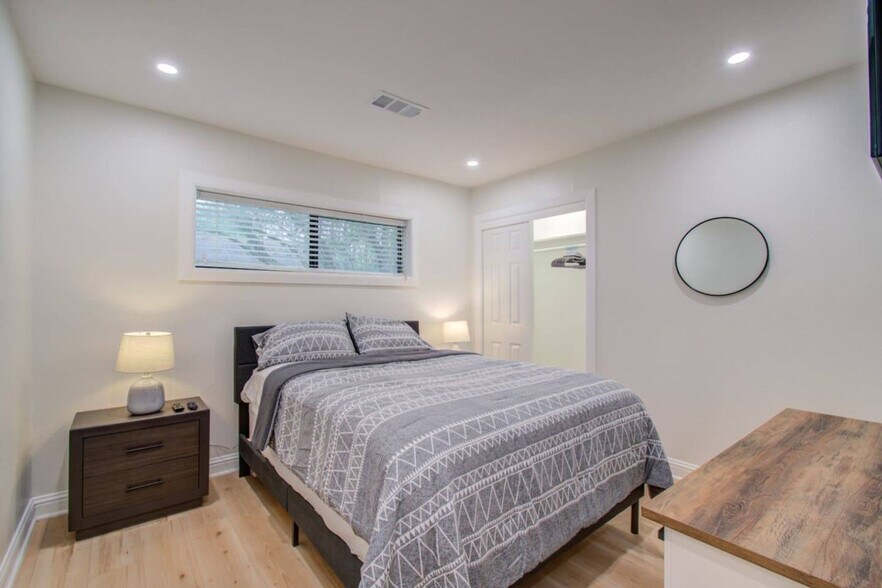 Building Photo - 1505 Durango Dr