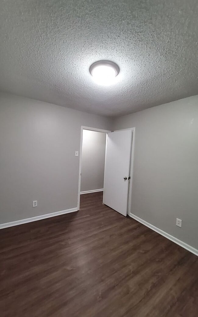 Building Photo - 2970 Hale Ave